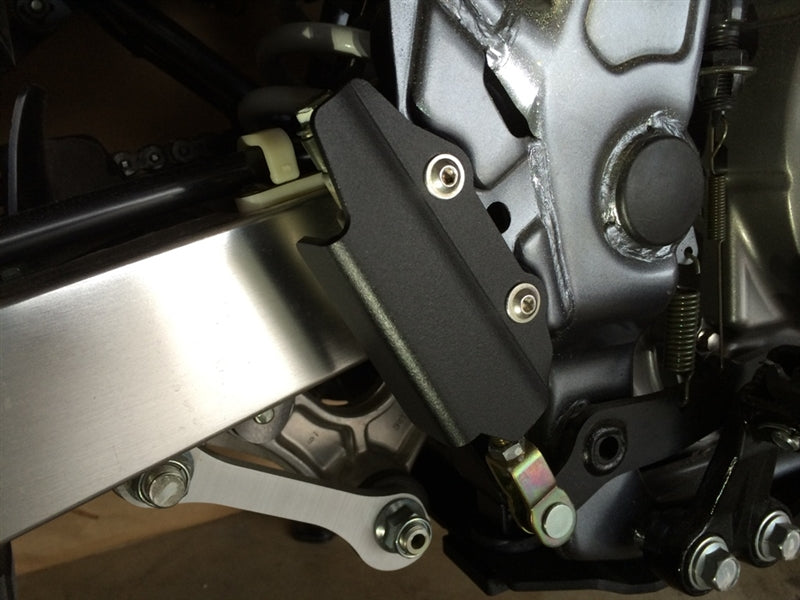 JNS Engineering Suzuki DR650 Protection de maître-cylindre arrière
