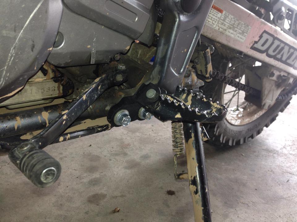 JNS Engineering Supports d'abaissement de repose-pieds Suzuki DR650